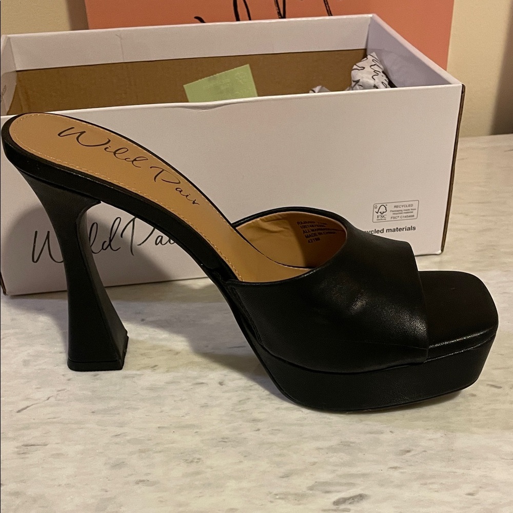 Wild Pair Black Open-Toe Platform Mule Heels - Picture 2 of 5